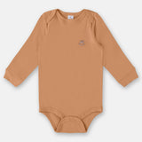 Ajuar para Bebé 3 Piezas Algodón Camel – Body, Pantalón y Enterito
